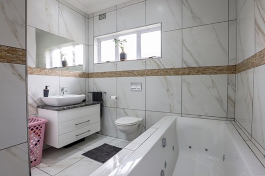 To Let 4 Bedroom Property for Rent in Monte Vista Western Cape